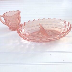 Vintage pink depression snack bowl and milk cream
Cup split bowl glassware